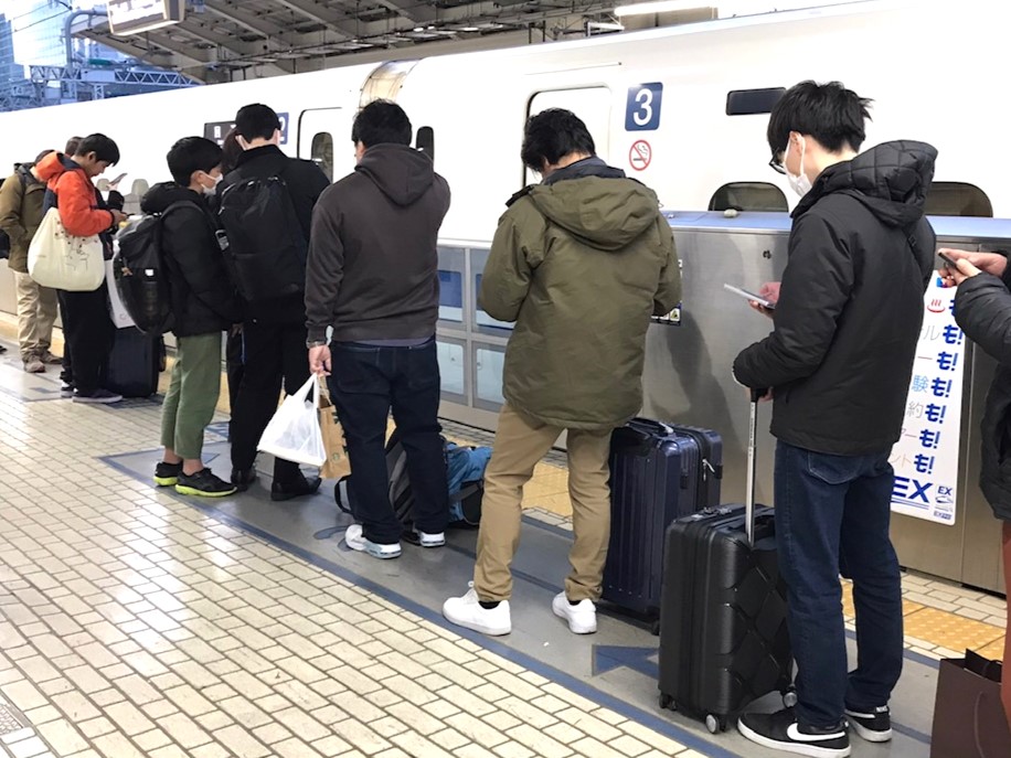 “奇跡の9連休”　東海道新幹線の予約13％増加　混雑ピークは？　すでに満席の日時も