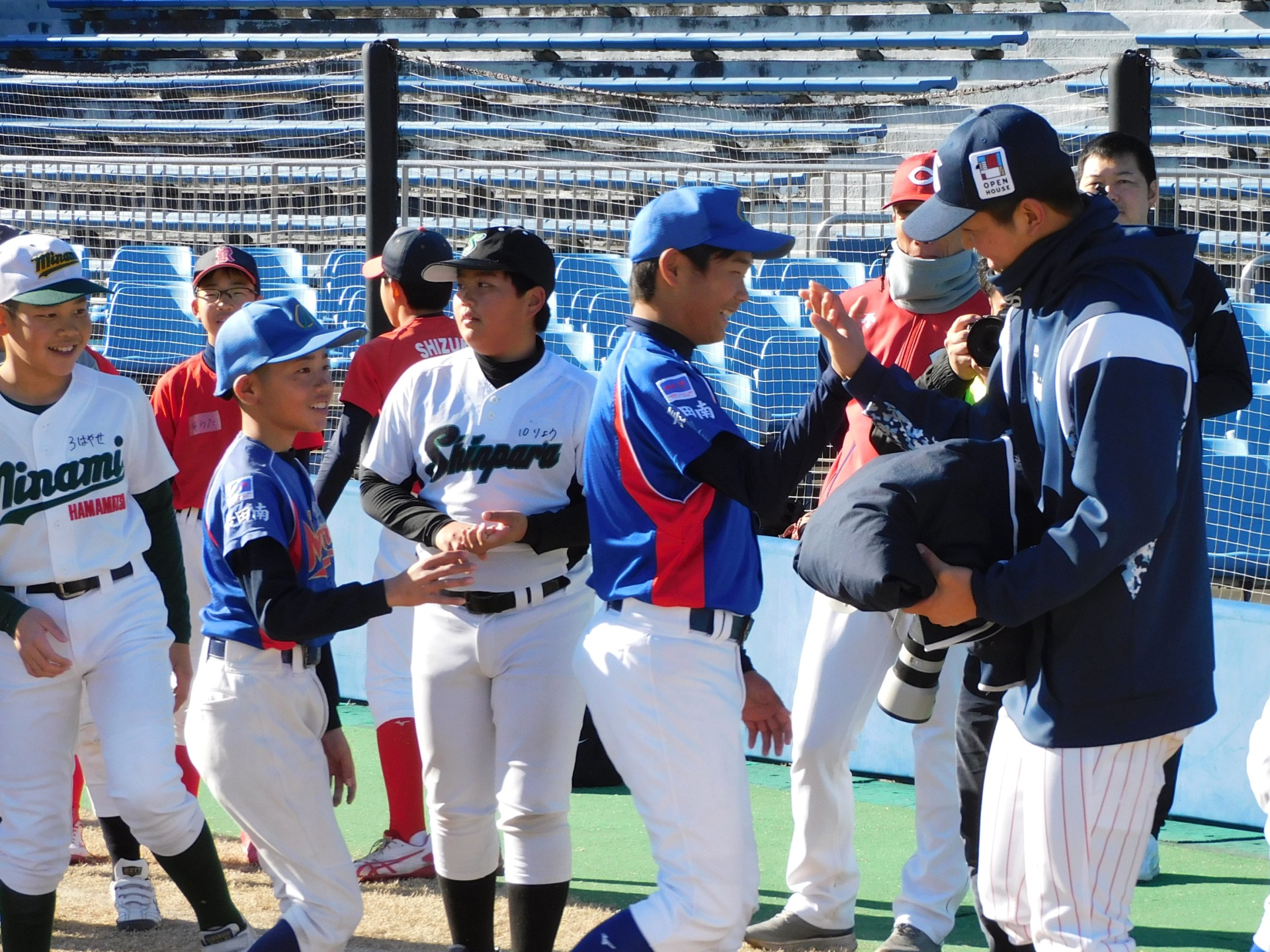 目当てはプロ野球選手からのプレゼント　入会して即退会　イベント主催者の好意を“悪用”